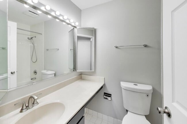 Building Photo - 6340 Americana Dr