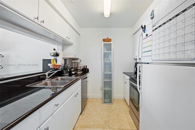 Building Photo - 2475 Brickell Ave