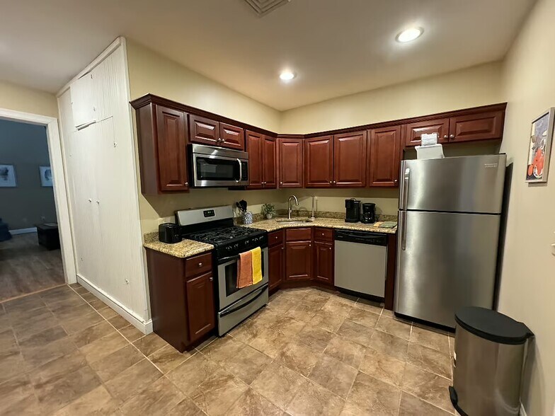 Building Photo - 75 Main St