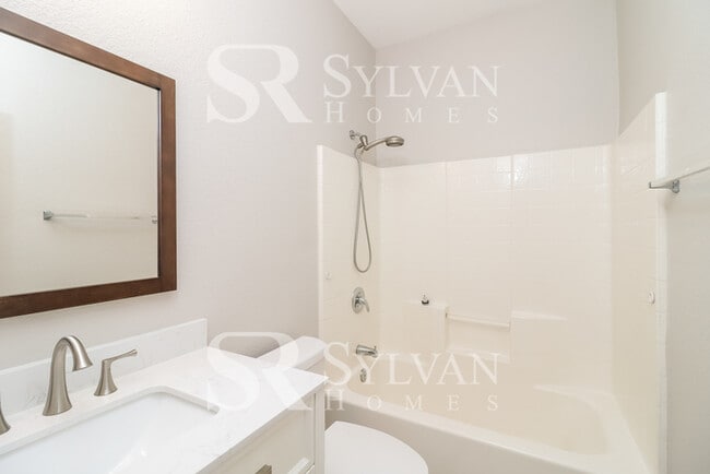 Building Photo - Welcome home to this stunning 3 bedroom, 2.5 bathroom home