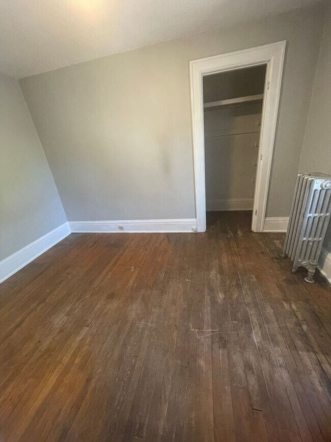 Building Photo - 725 Church St