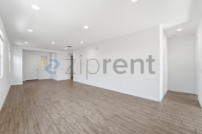 Building Photo - 9219 W Sells Dr