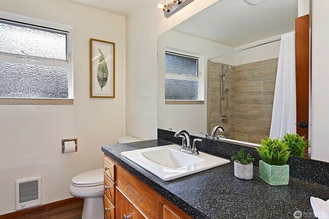 Building Photo - 3633 Triplex