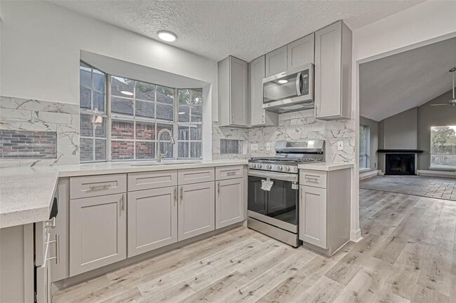 Building Photo - 9831 Orangevale Dr