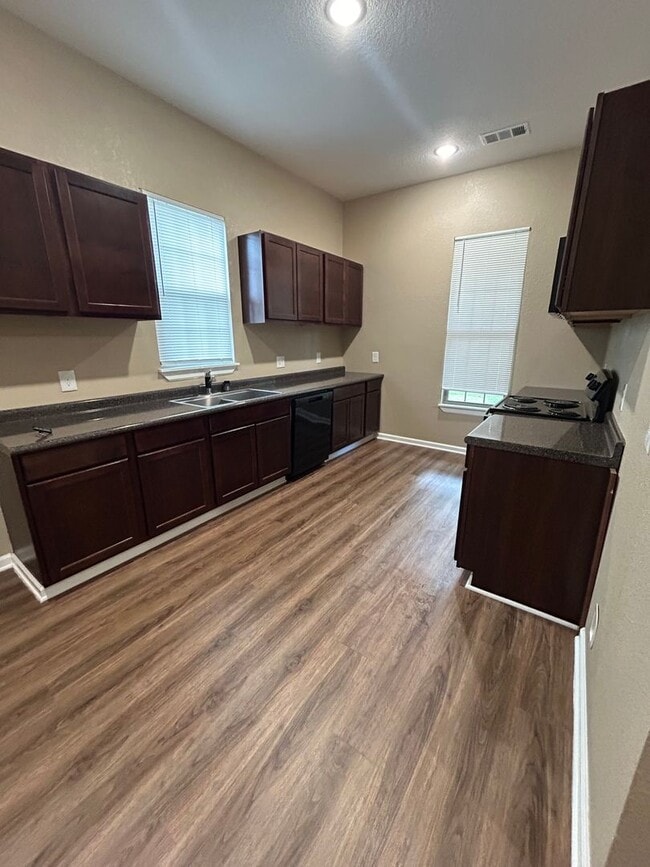 Building Photo - 5302 Summit St