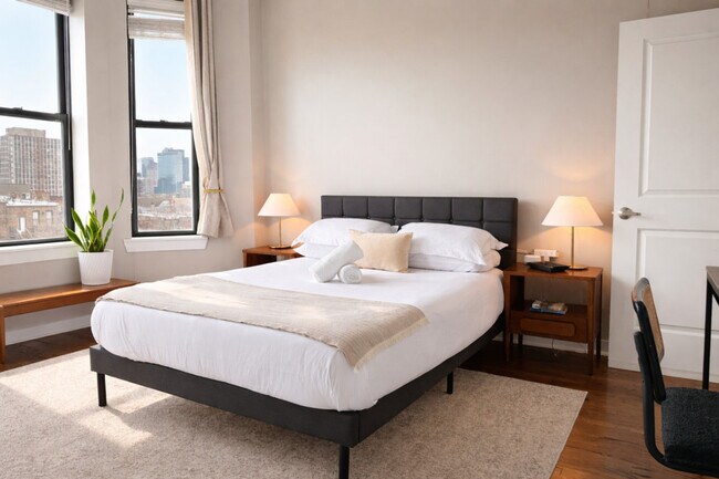 Building Photo - 736 N Throop St