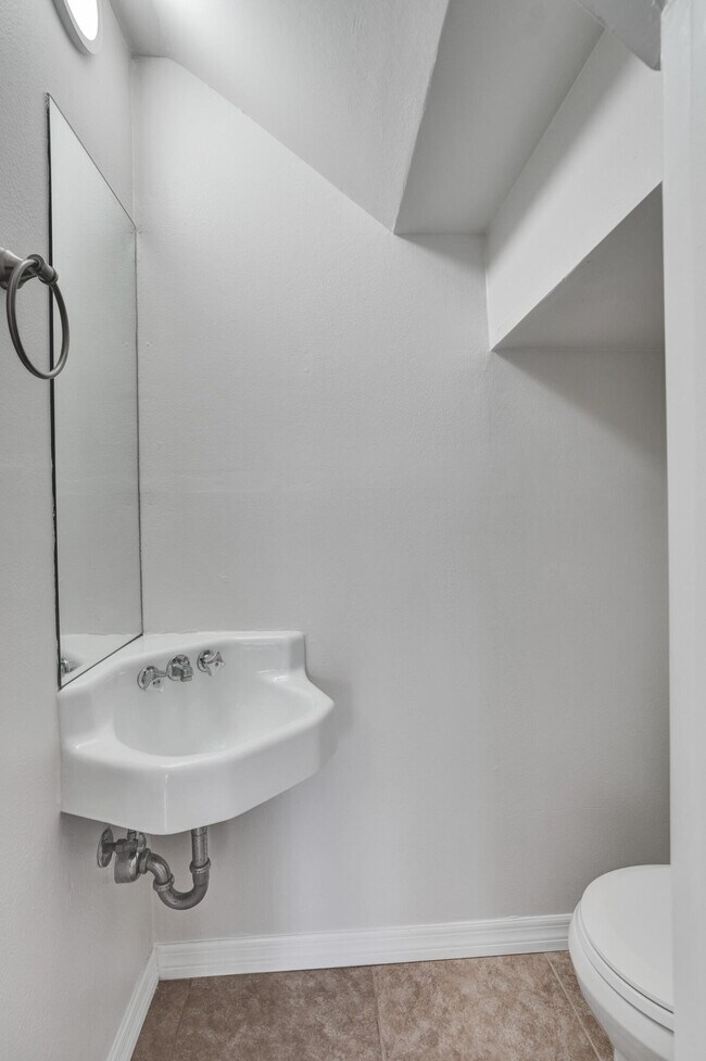 Building Photo - 8503 NW 35th Ct