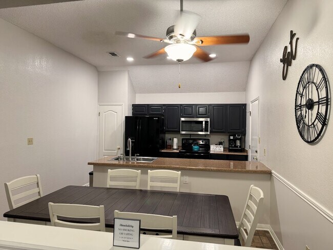 Building Photo - 105 Sky Country Dr