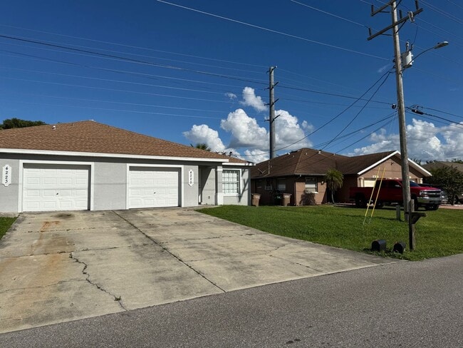 Building Photo - Experience this Cape Coral 3 bedroom 2 bath corner duplex with 1 car garage and screened in lanai.