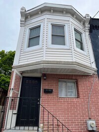 Building Photo - 1125 Pleasant St