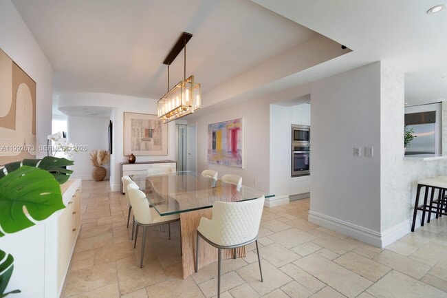 Building Photo - 520 West Ave