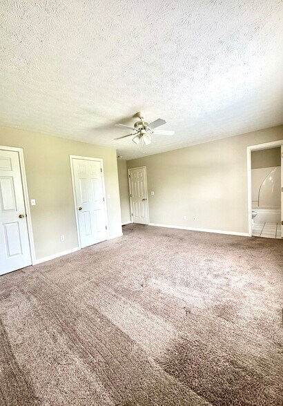 Building Photo - 638 Hampton Way