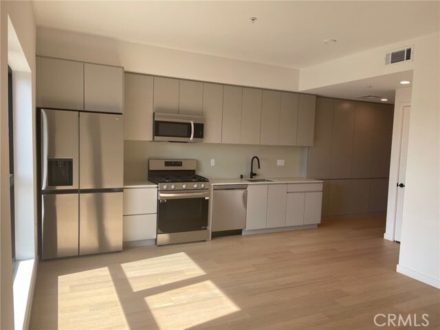 Building Photo - 904 S New Hampshire Ave