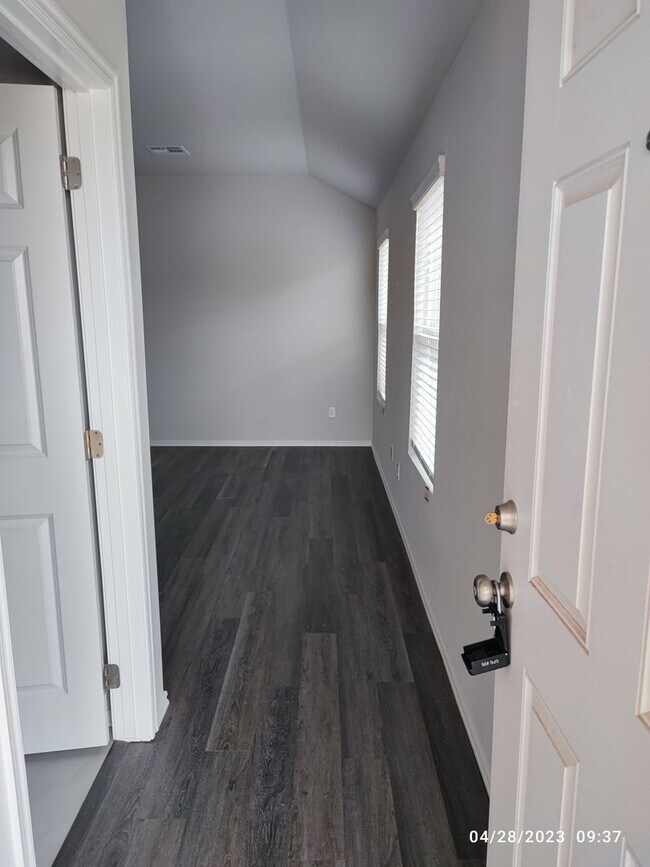 Building Photo - Beautiful 3 Bedroom 2 Bath Home for rent