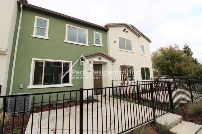 Building Photo - Brand New 3bd/2.5ba North Natomas Townhous...