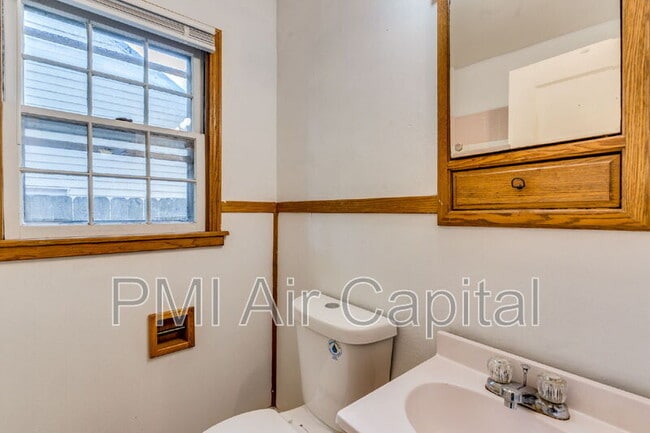 Building Photo - 1102 S Minneapolis St