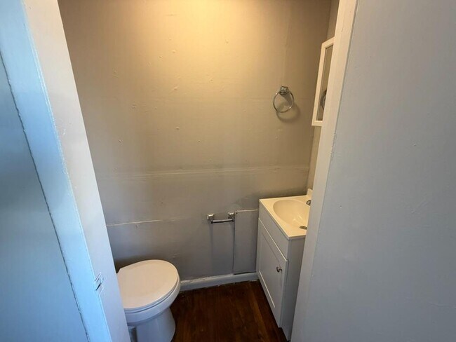 Building Photo - 6001 California Ave