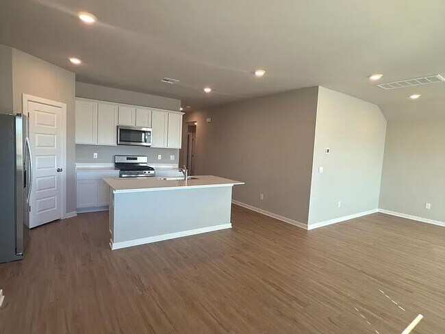 Building Photo - 2924 Firefly Dr