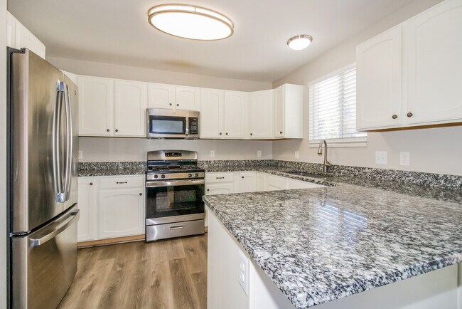 Building Photo - 14122 Rosaleen Ln