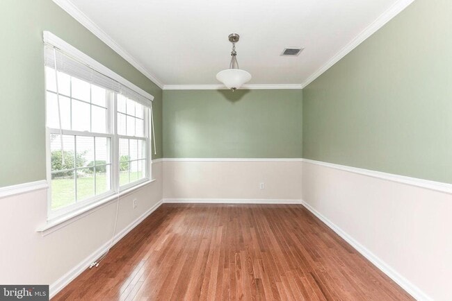 Building Photo - 10135 Forest Hill Cir
