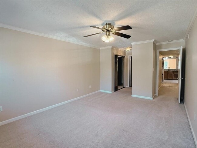 Building Photo - 7024 Somerset Cir