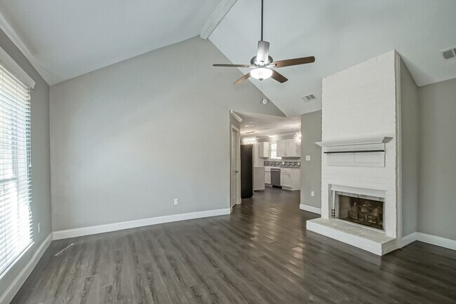 Building Photo - Gene Buckle