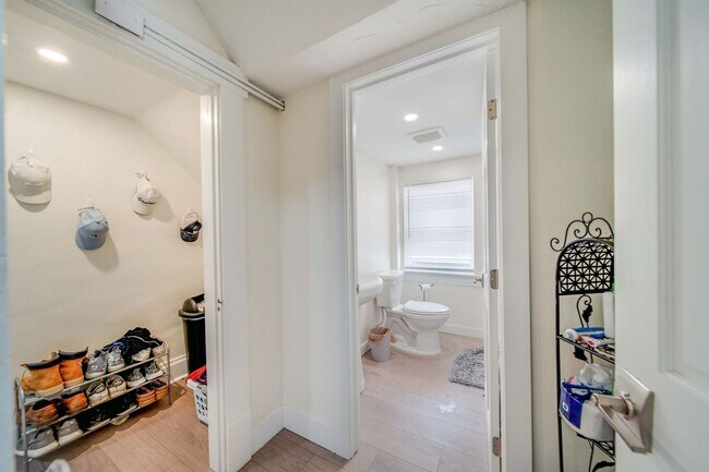 Building Photo - Massive Newly Renovated 11-Bedroom House o...