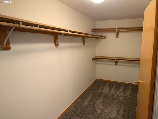 Building Photo - OR226