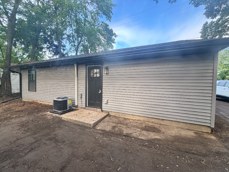 Building Photo - 3651 S 9th St