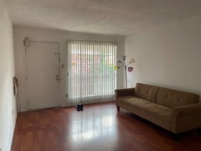 Building Photo - 9201 Clarewood Dr