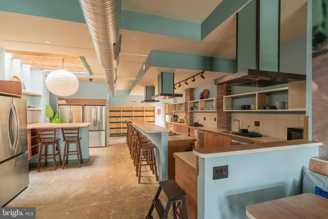 Building Photo - 711 G St SE