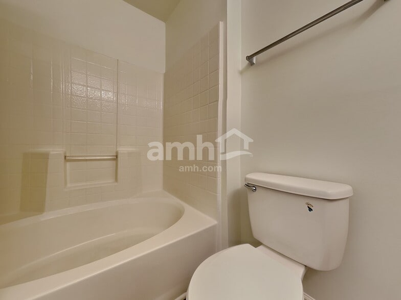 Building Photo - 4020 Landerwood Dr