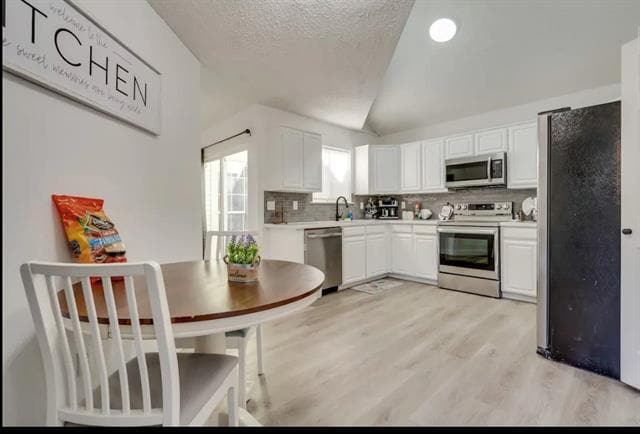 Building Photo - 2943 S Bend Dr