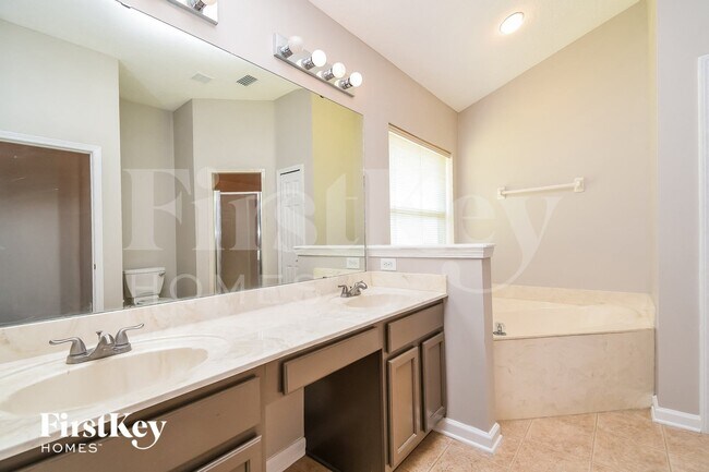 Building Photo - 13772 Fish Eagle Dr W