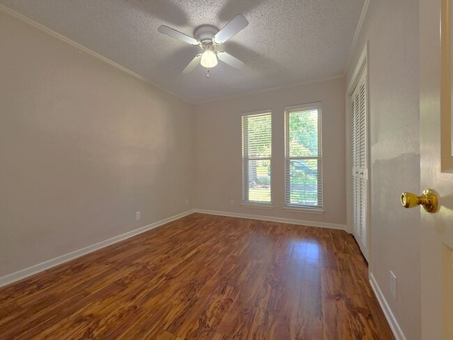 Building Photo - 1404 Woodbridge Dr
