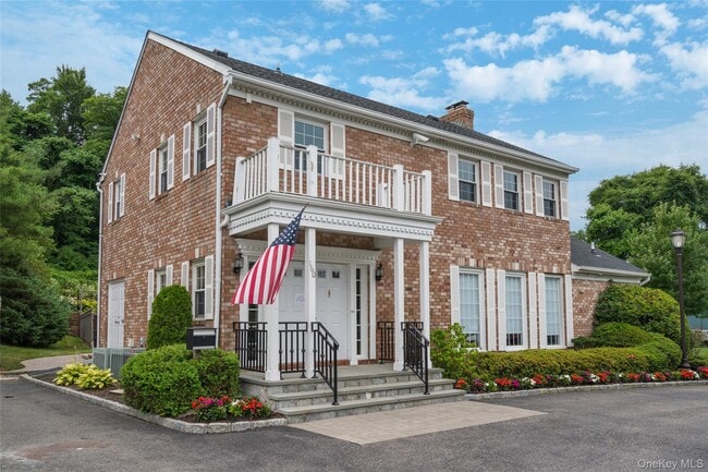 Building Photo - 100 Woodlake Dr W