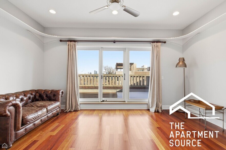 Building Photo - 952 N Racine Ave