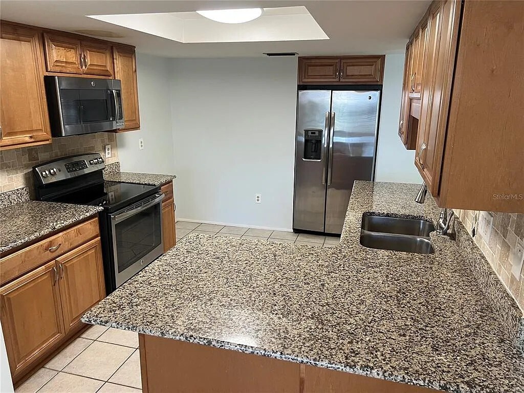 Building Photo - 647 Fairmont Ave