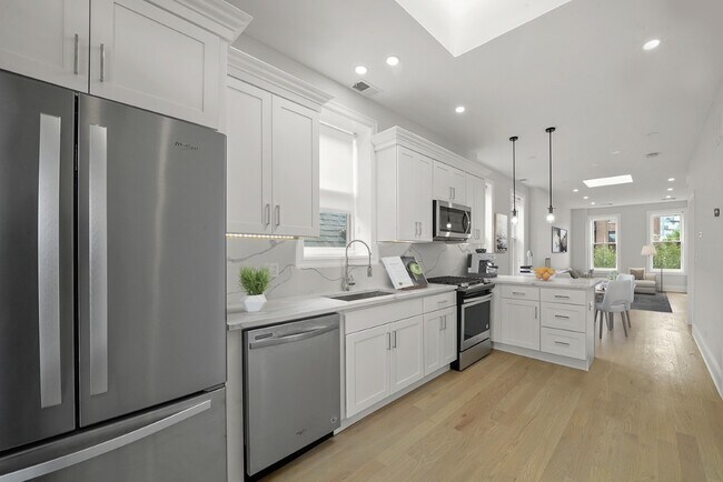 Building Photo - 1241 N Bosworth Ave