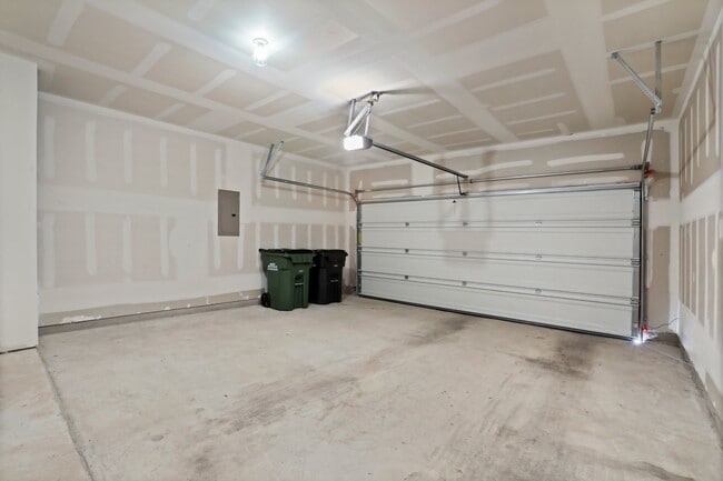 Building Photo - 2310 Calvert Dr