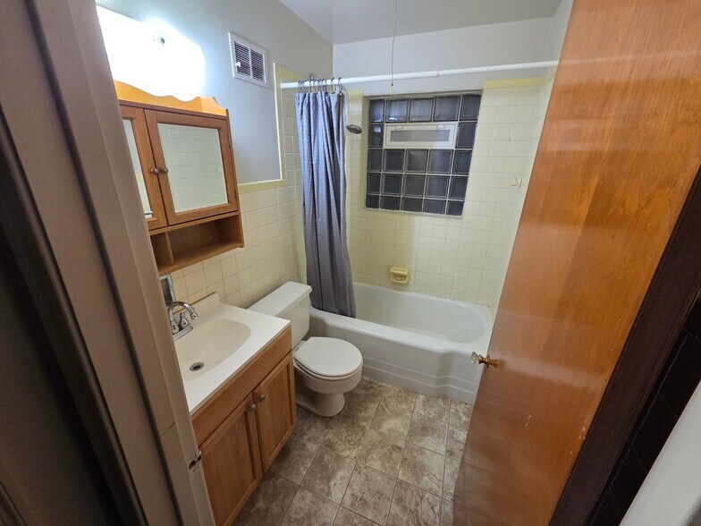 Building Photo - 2515 Martha St