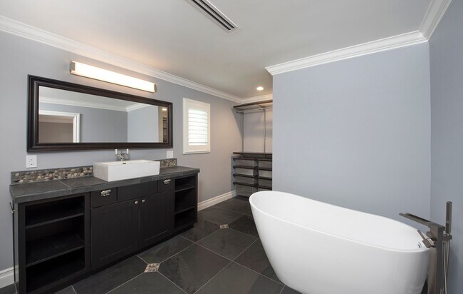 Building Photo - Stunning Resort-like Pleasanton Home