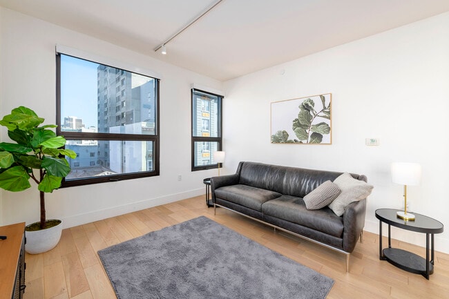 Building Photo - 719 Larkin St