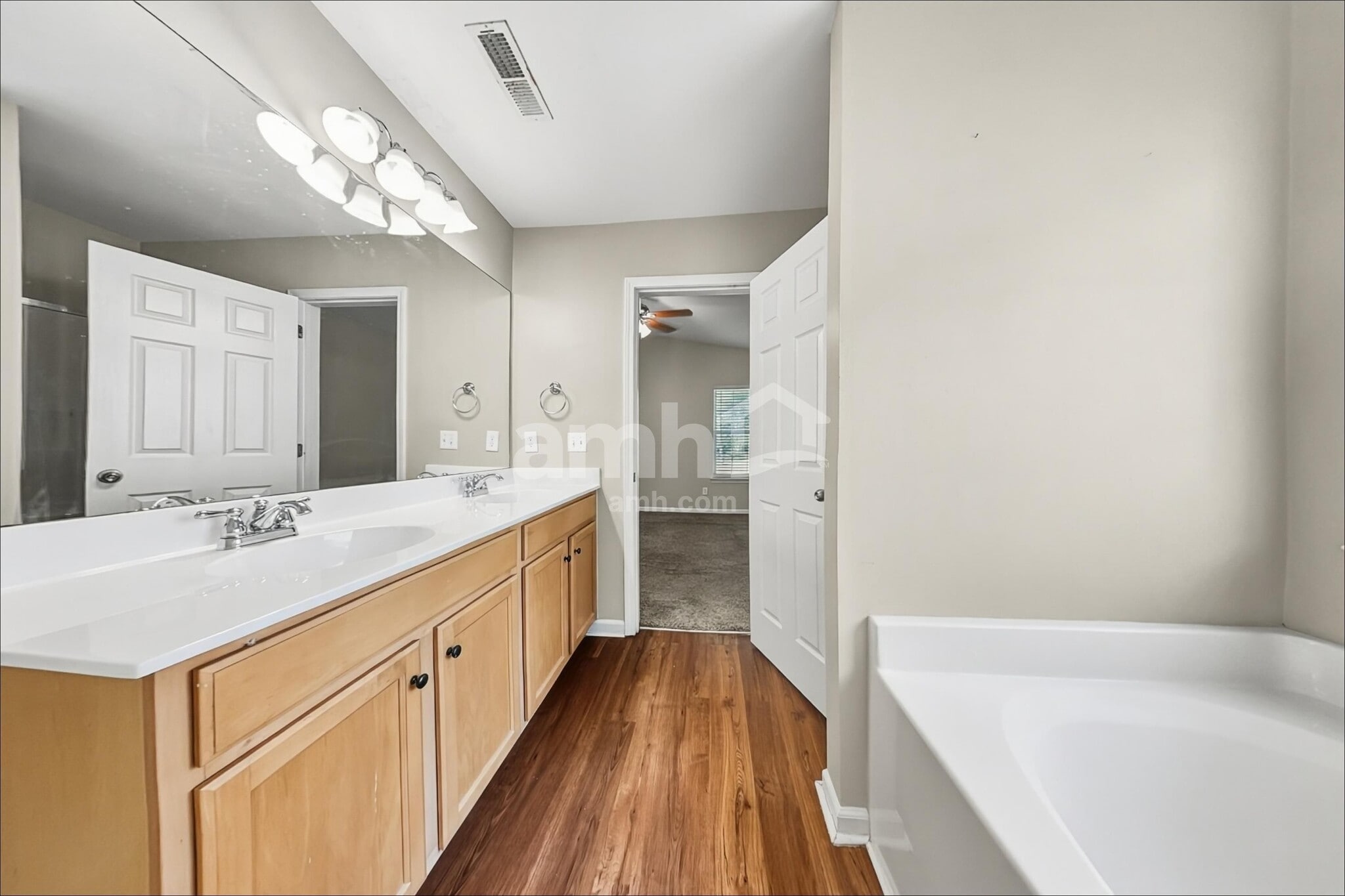 Building Photo - 9029 Robins Nest Way