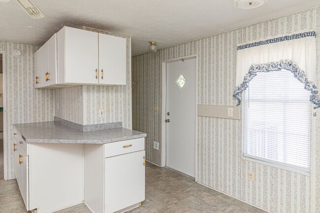 Building Photo - *Great Location!* 2 Bedroom | 2 Bathroom Singlewide in Goldsboro *Lawn Care Included!*
