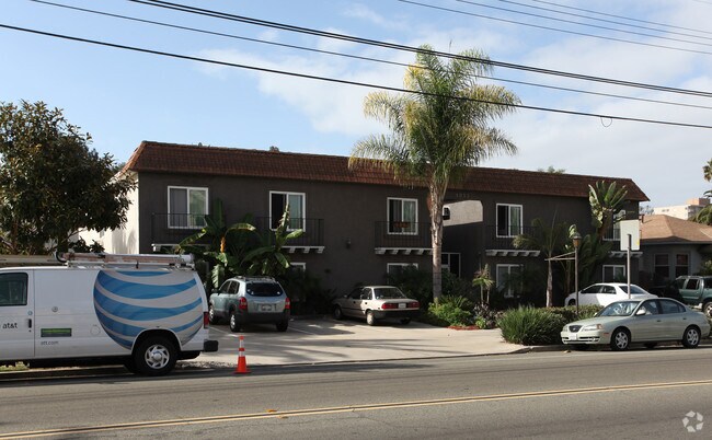 Building Photo - 1033 Robinson Ave