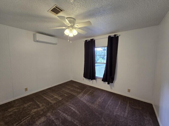 Building Photo - 12454 Cumberland Rd