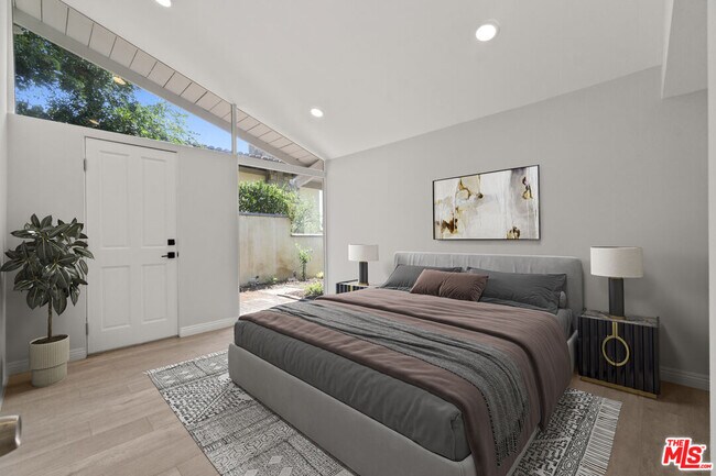 Building Photo - 1060 Palisair Pl