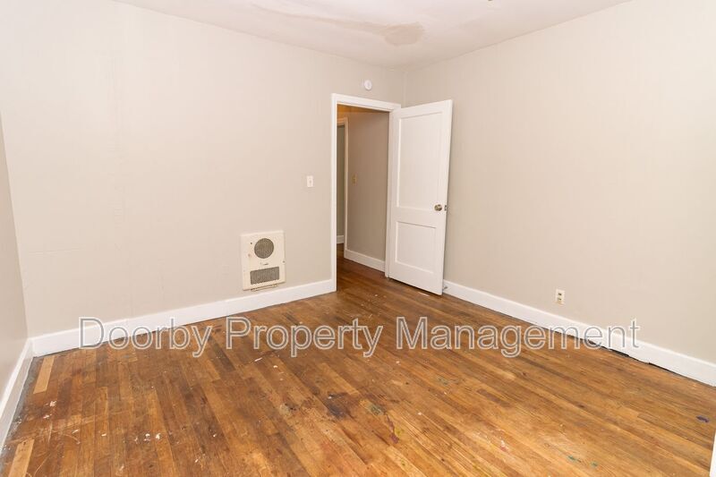 Building Photo - 3112 6th Ave