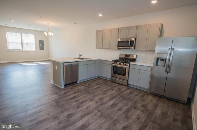 Building Photo - 417 Creekbed Cir